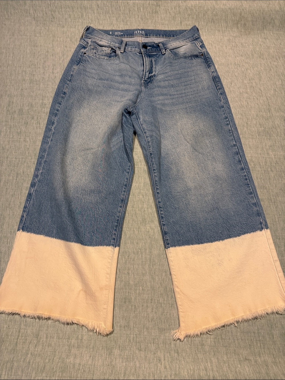 a.n.a Two-Tone Flared Jeans in Blue and Cream